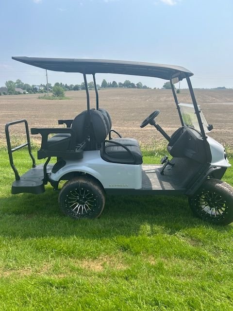 2025 E-Z-GO Express S4 Gas for Sale